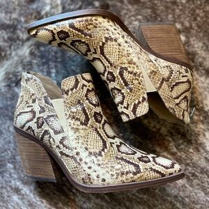 Vince Camuto Snake High Block Pointed Toe Heel Western Booties, Size 11
